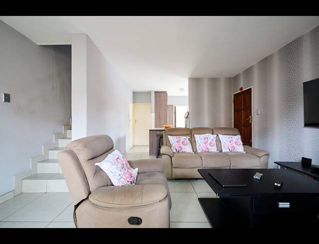 2 BEDROOM DUPLEX FOR SALE IN HALFWAY GARDENS